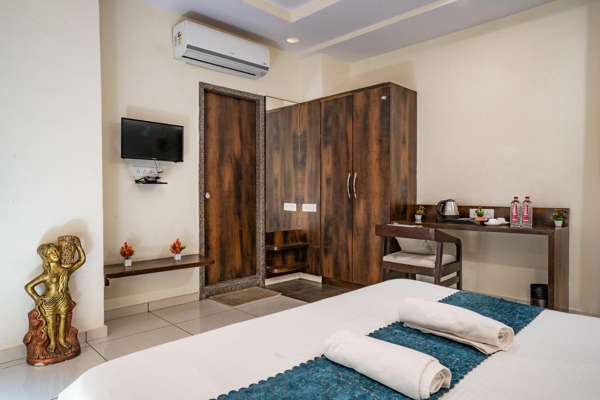 Hotel Naman Удайпур Экстерьер фото